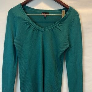 Takeout Green V Neck Sweater​